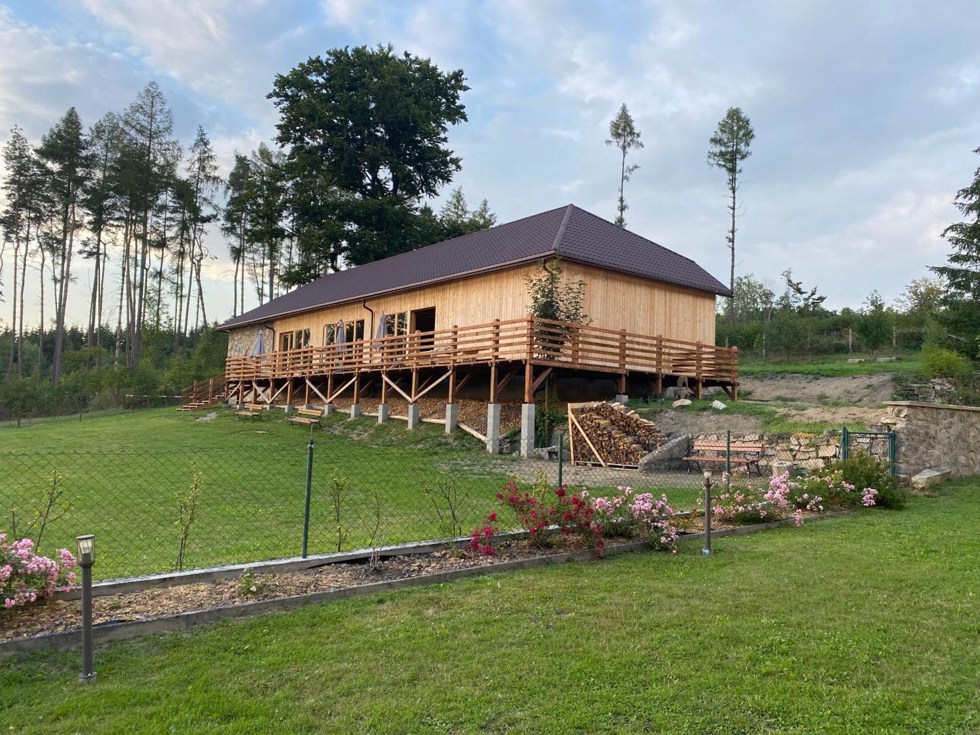 Zamecek Waldsteinovo Zatisi Hotel Svatoslav ภายนอก รูปภาพ
