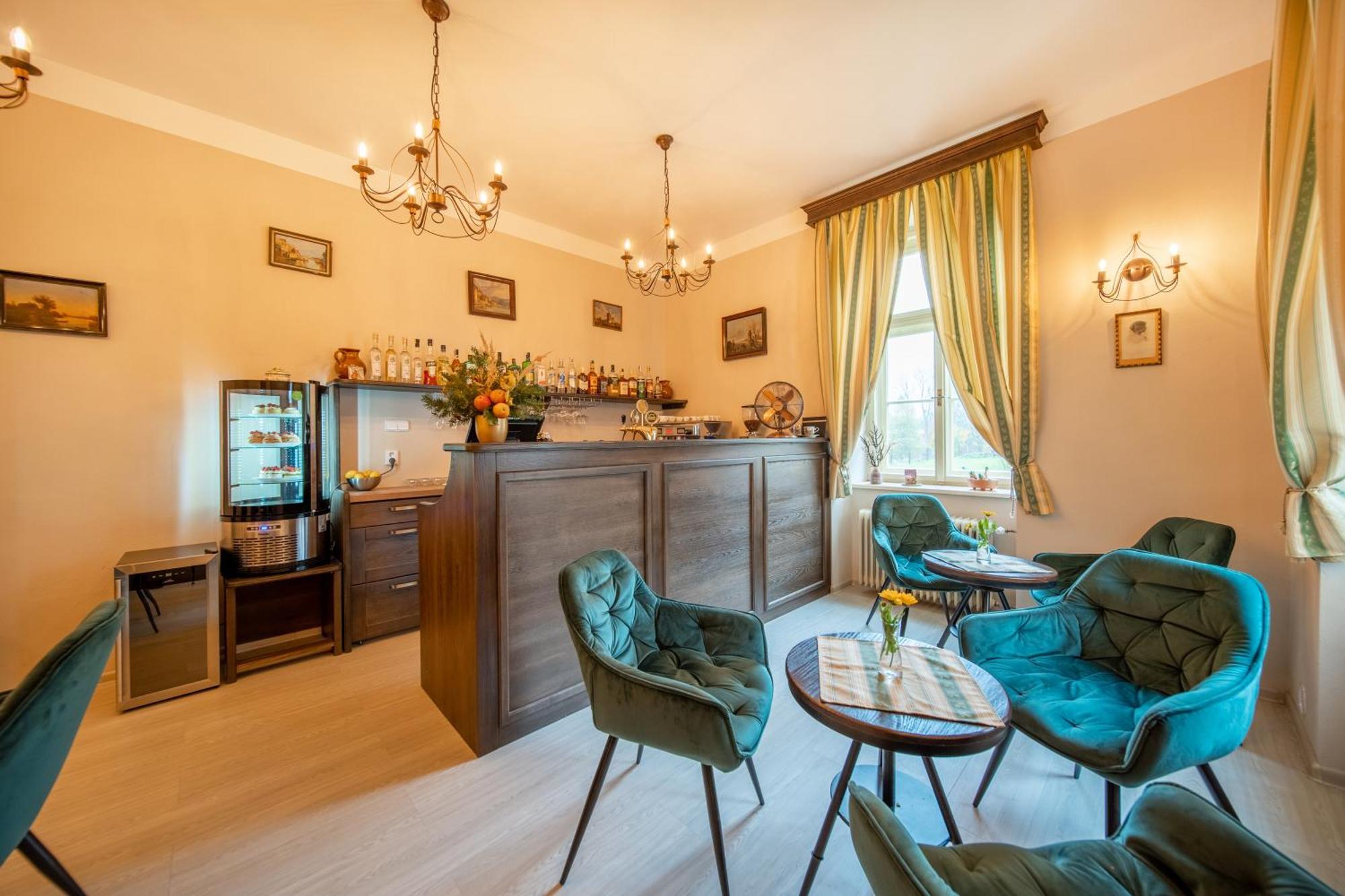 Zamecek Waldsteinovo Zatisi Hotel Svatoslav ภายนอก รูปภาพ