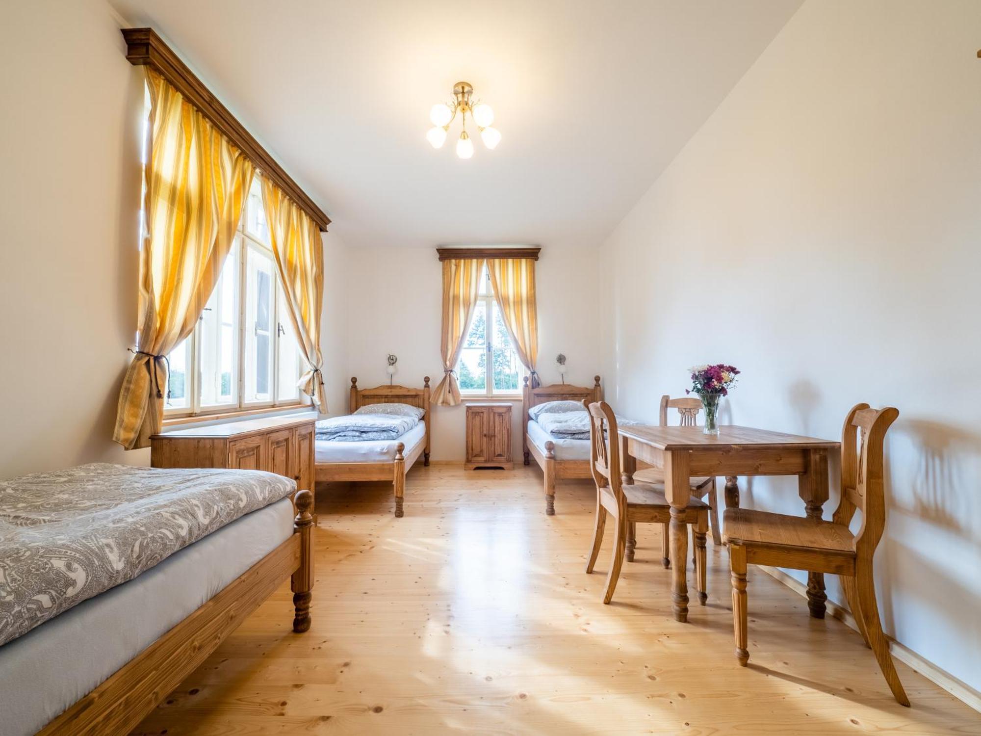 Zamecek Waldsteinovo Zatisi Hotel Svatoslav ภายนอก รูปภาพ