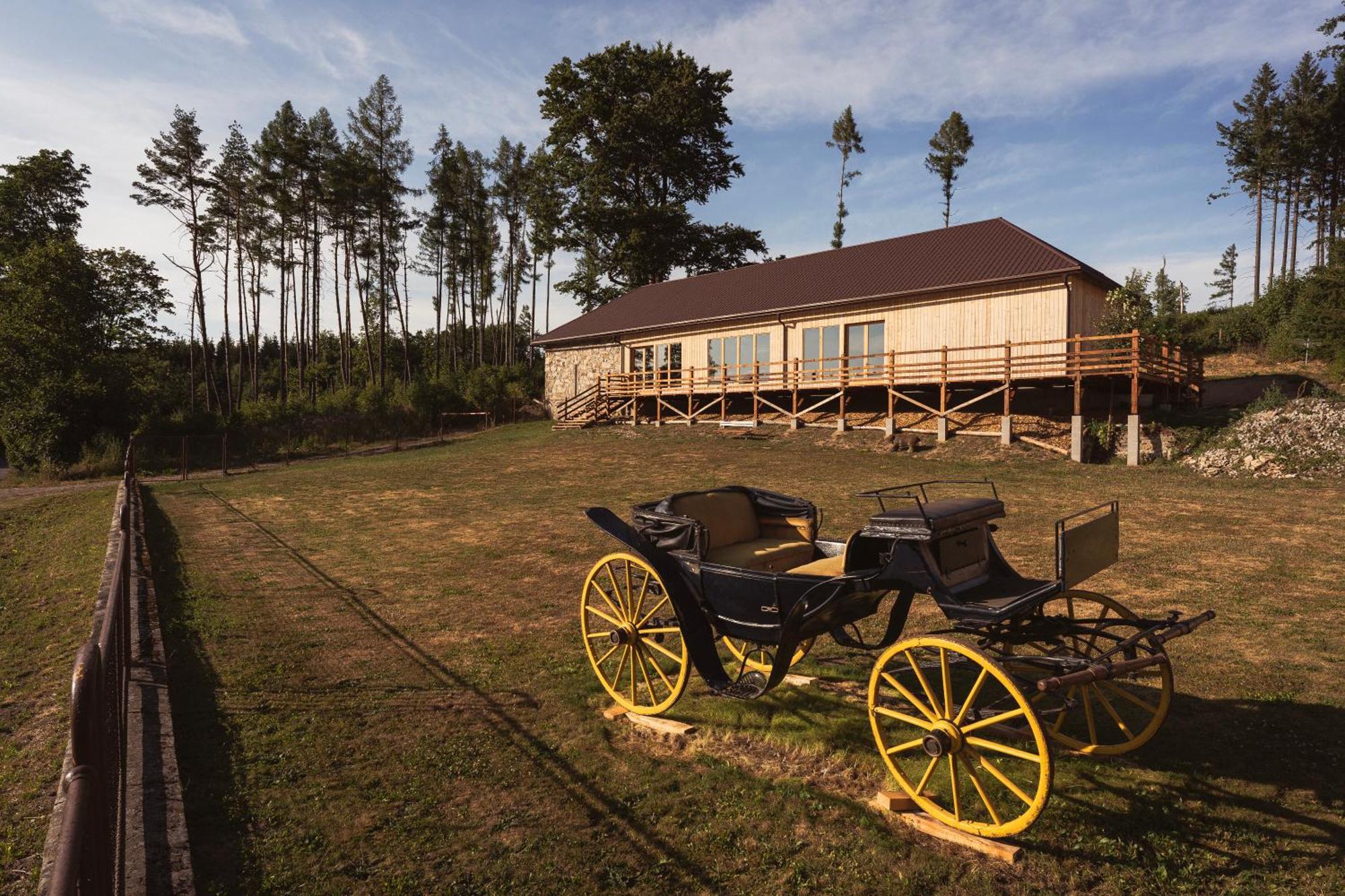 Zamecek Waldsteinovo Zatisi Hotel Svatoslav ภายนอก รูปภาพ