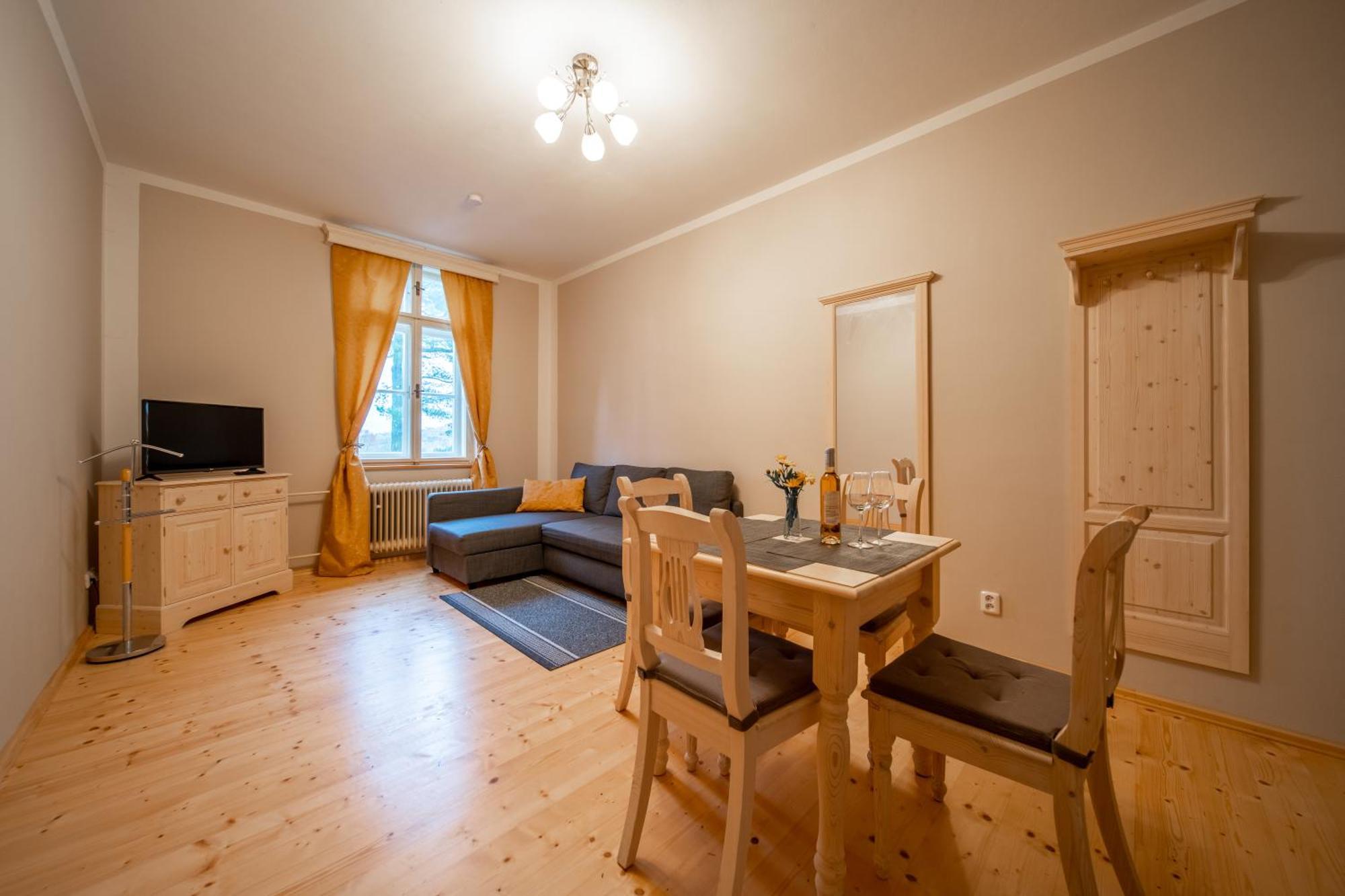 Zamecek Waldsteinovo Zatisi Hotel Svatoslav ภายนอก รูปภาพ