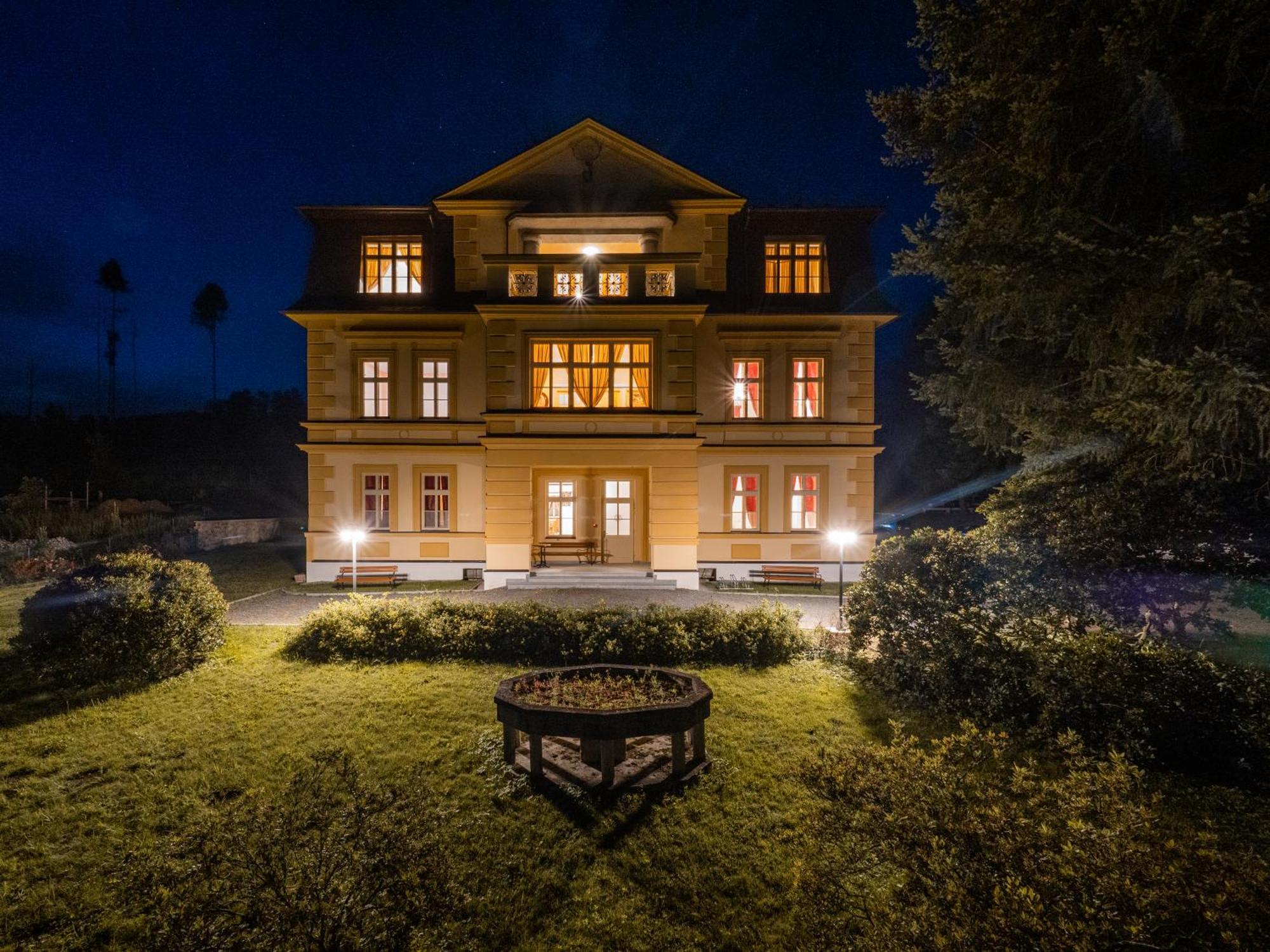 Zamecek Waldsteinovo Zatisi Hotel Svatoslav ภายนอก รูปภาพ